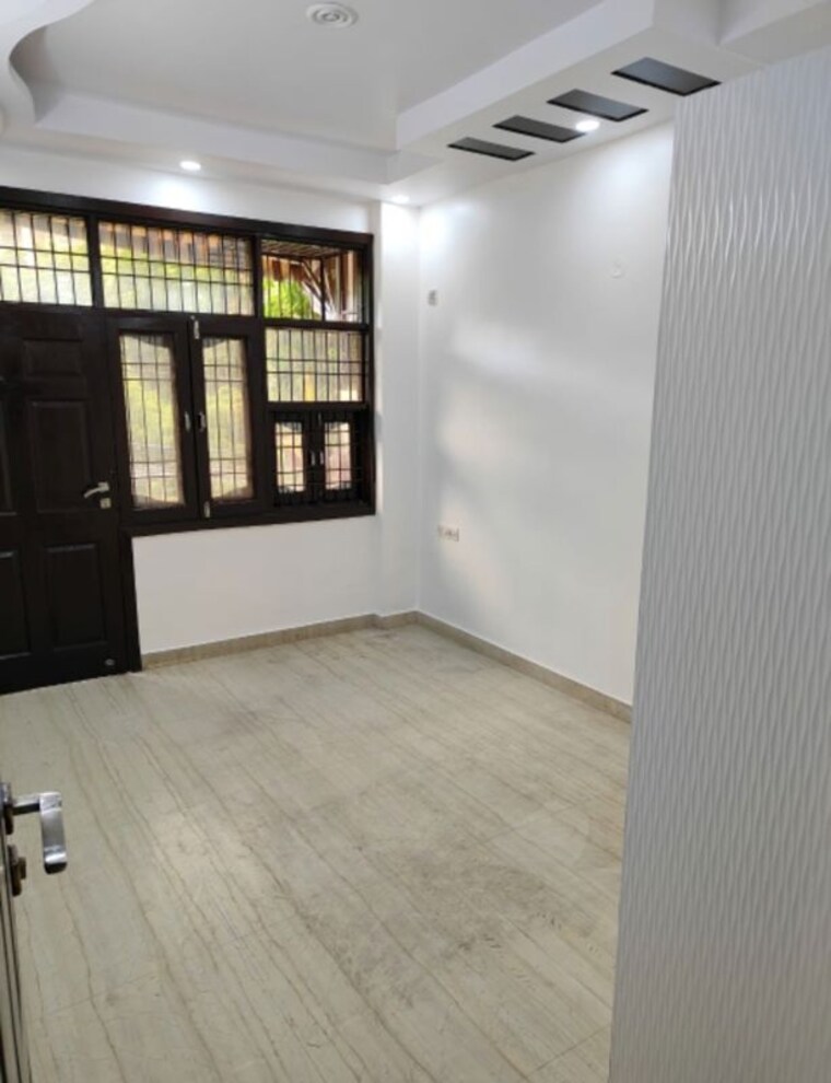 Room, rohini sector 24 3 Bedroom 800 Sq.Ft. Builder Floor In Rohini Sector 24 Delhi 10638104