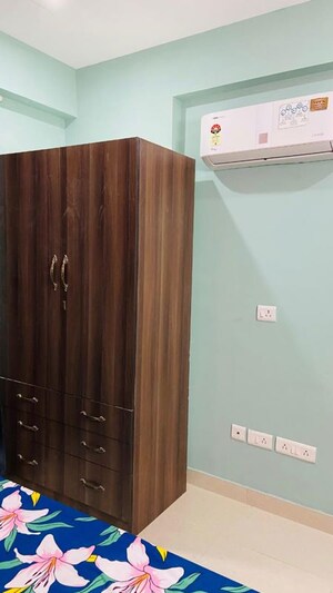 Furnished Amenities in 2 BHK Builder Floor at Dlf Phase iv – for Rent
