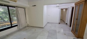 Room in 2 BHK Apartment at Santacruz West – for Rent