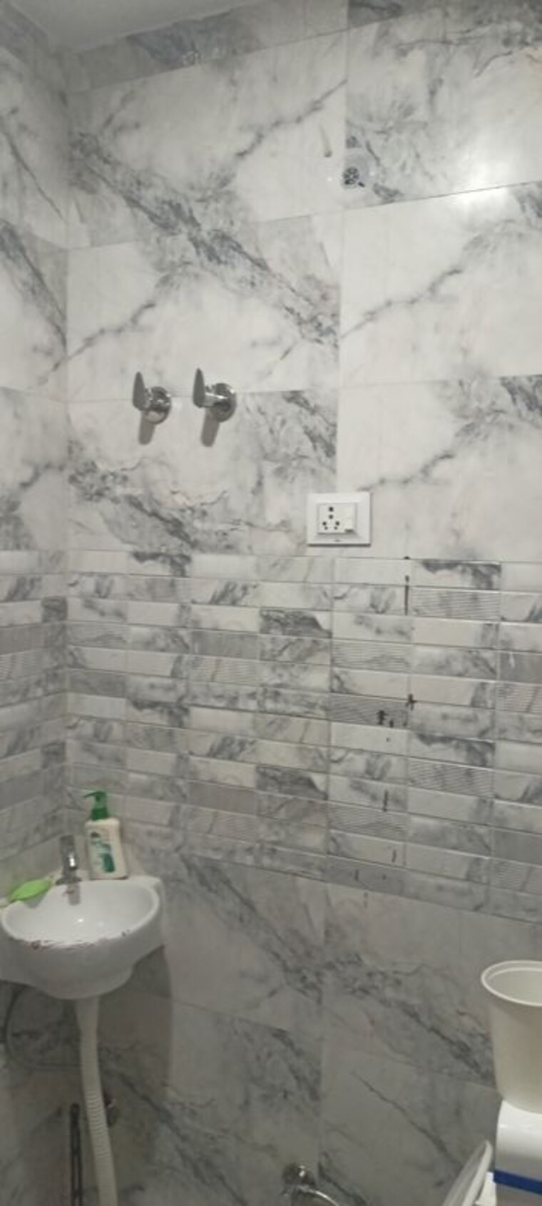 Bathroom, uttam nagar 2 Bedroom 53 Sq.Yd. Builder Floor In Uttam Nagar Delhi 10628935