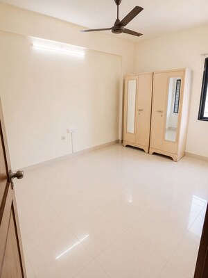 Room in 1 BHK Apartment at Andheri West – for Rent
