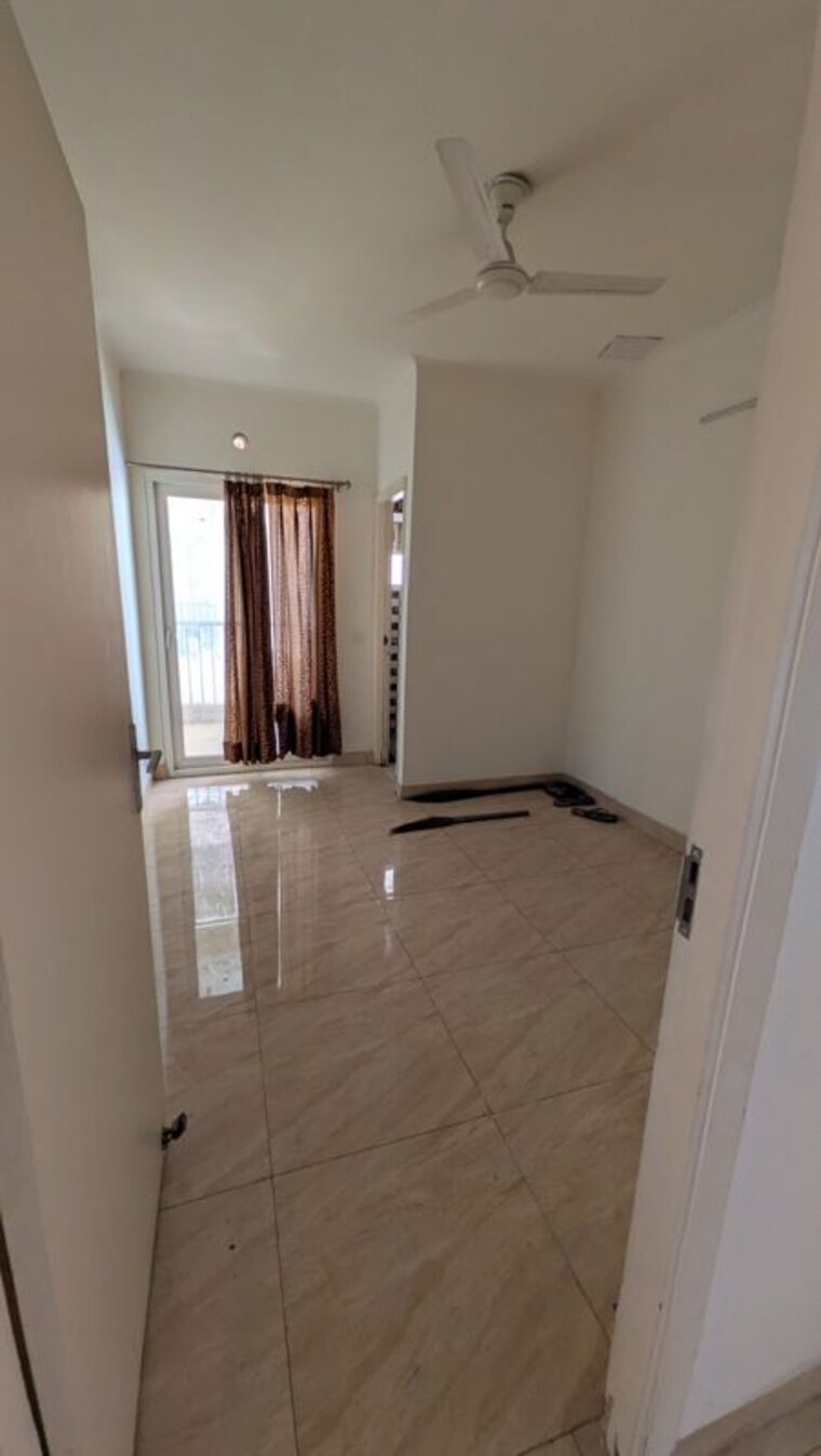 Room, gaur-yamuna-city-16th-park-view 3 Bedroom 1475 Sq.Ft. Builder Floor In Gaur Yamuna City Greater Noida 10638175