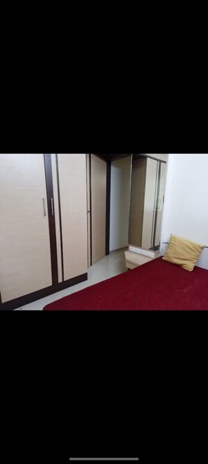 Room in 2 BHK Apartment at Vile Parle Mahaveer, Vile Parle West – for Rent