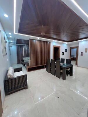 Team Area in 3 BHK Apartment at Sector 104 – for Rent