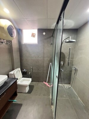 Team Area in 3 BHK Apartment at Sector 104 – for Rent