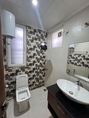 Team Area in 3 BHK Apartment at Sector 104 – for Rent