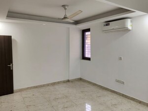 Room in 3 BHK Apartment at Vasant Kunj – for Rent