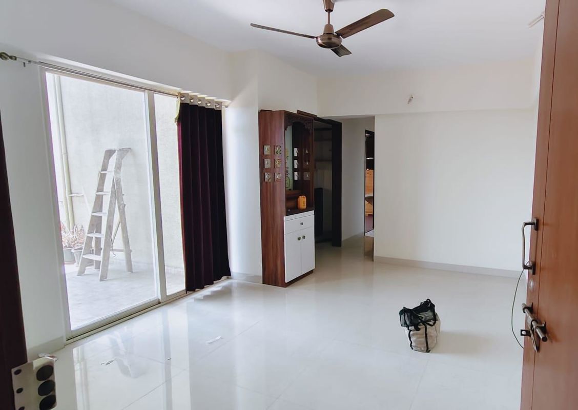 Room in 2 BHK Apartment at Karan Goldcoast, Bavdhan – for Rent