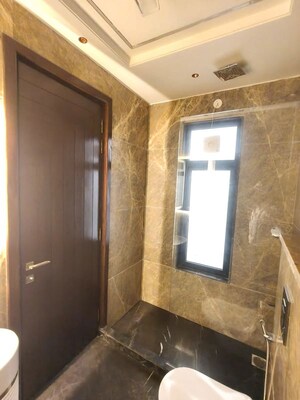 Building Lobby in 4 BHK Builder Floor at Dlf Phase ii – for Rent