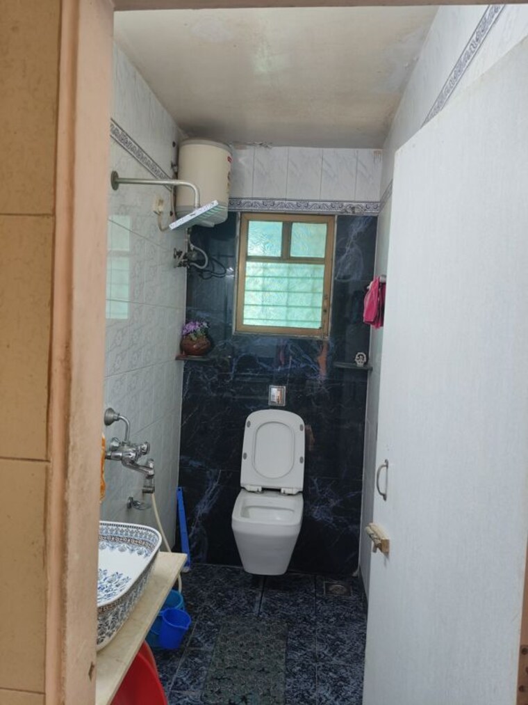 Bathroom, windsor-tower 2 Bedroom 750 Sq.Ft. Apartment In Andheri West Mumbai 10638206