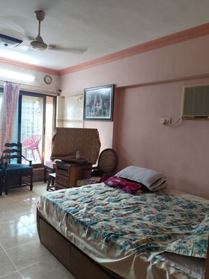 Bedroom in 2 BHK Apartment at Windsor Tower, Andheri West – for Rent