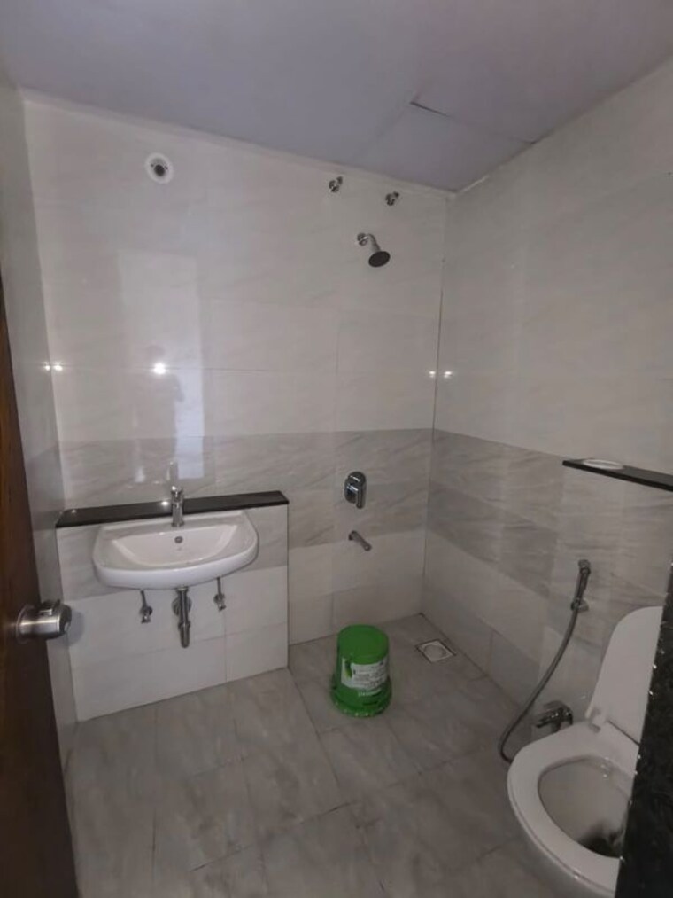 Bathroom, mantra-meraki 3 Bedroom 1050 Sq.Ft. Apartment In Akurdi Pune 10638322