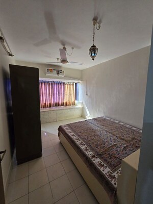 Bedroom in 1.5 BHK Apartment at Bandra West – for Rent