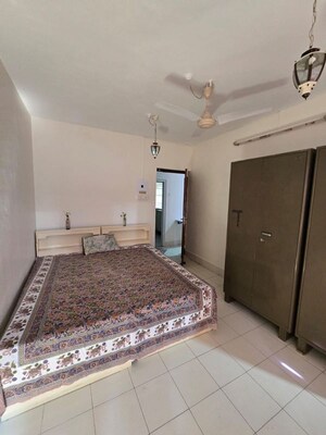 Bedroom in 1.5 BHK Apartment at Bandra West – for Rent