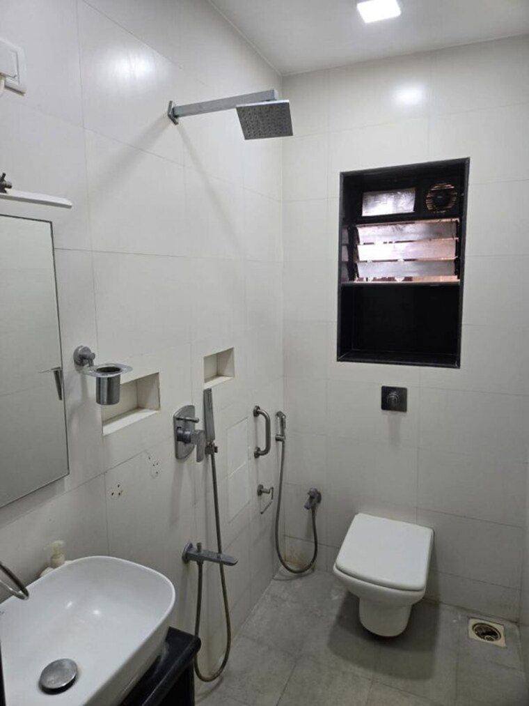 Washroom, bandra west 1.5 Bedroom 600 Sq.Ft. Apartment In Bandra West Mumbai 10638319