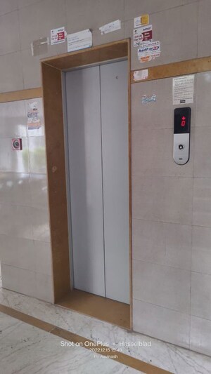 Lift in 3 BHK Apartment at Bhusari Colony – for Rent