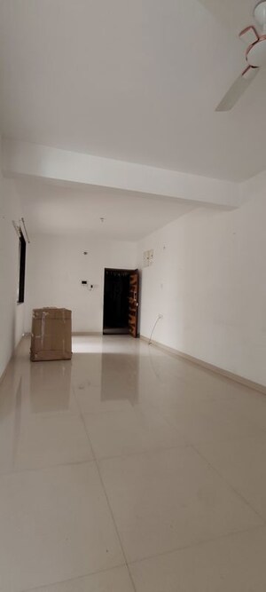 Room in 4 BHK Apartment at Shankar Nagar – for Rent