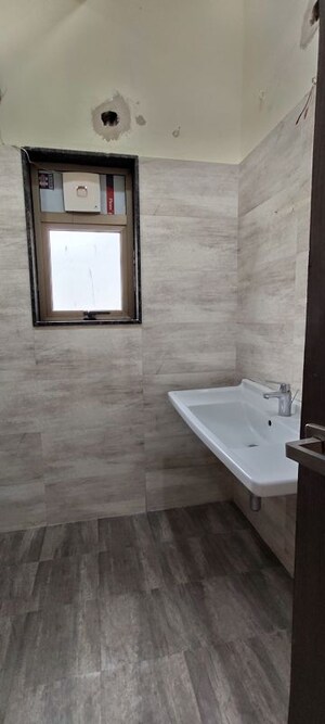 Bathroom in 4 BHK Apartment at Shankar Nagar – for Rent