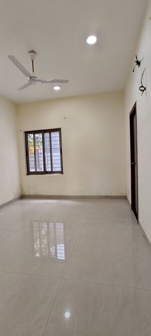 Room in 4 BHK Apartment at Shankar Nagar – for Rent