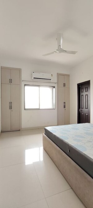 Room in 4 BHK Apartment at Shankar Nagar – for Rent