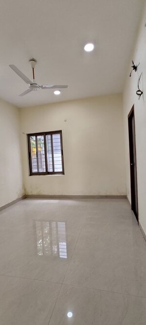 Room in 4 BHK Apartment at Shankar Nagar – for Rent