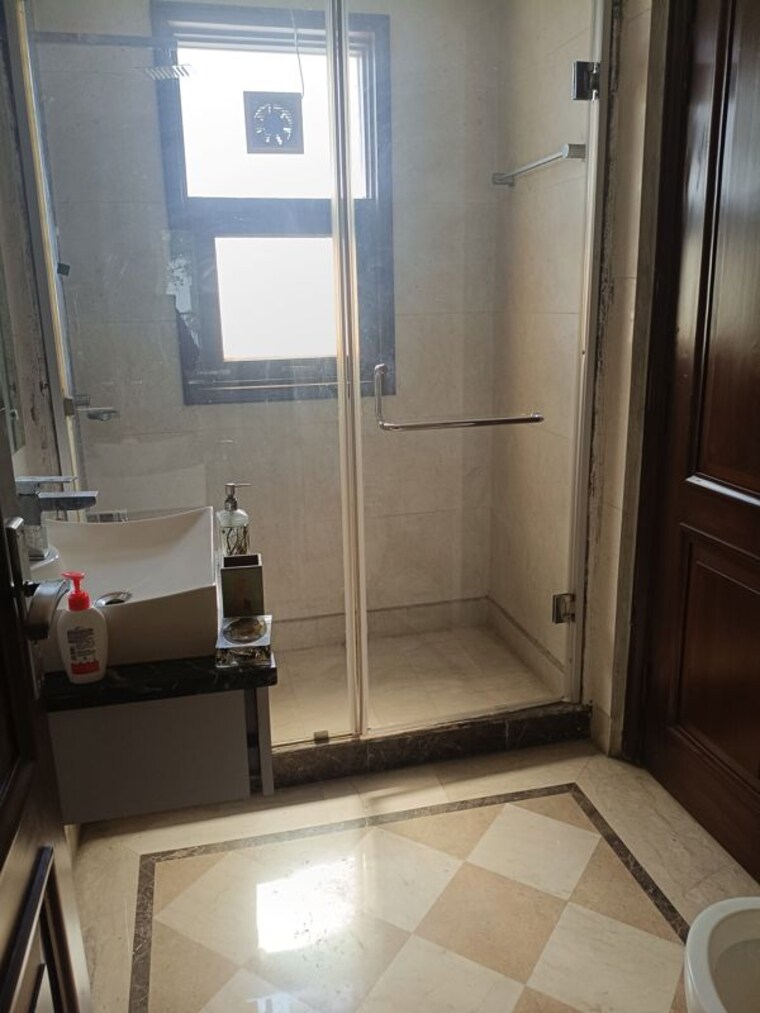 Kitchen, new friends colony 4 Bedroom 500 Sq.Yd. Builder Floor In New Friends Colony Delhi 10638337
