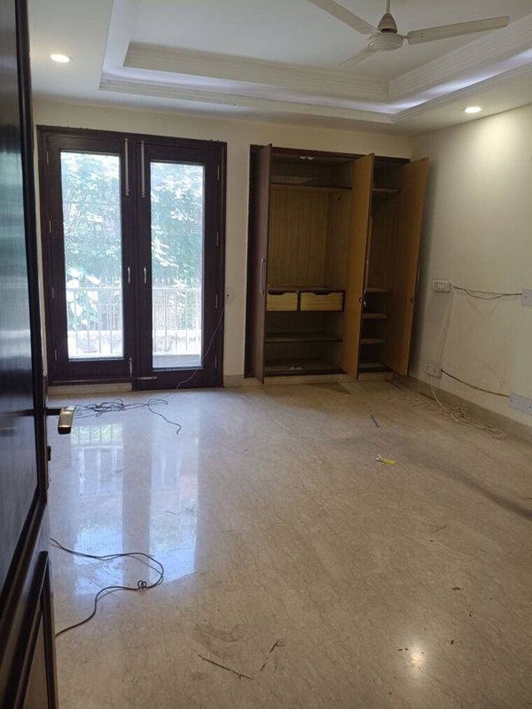 Room, new friends colony 4 Bedroom 500 Sq.Yd. Builder Floor In New Friends Colony Delhi 10638337