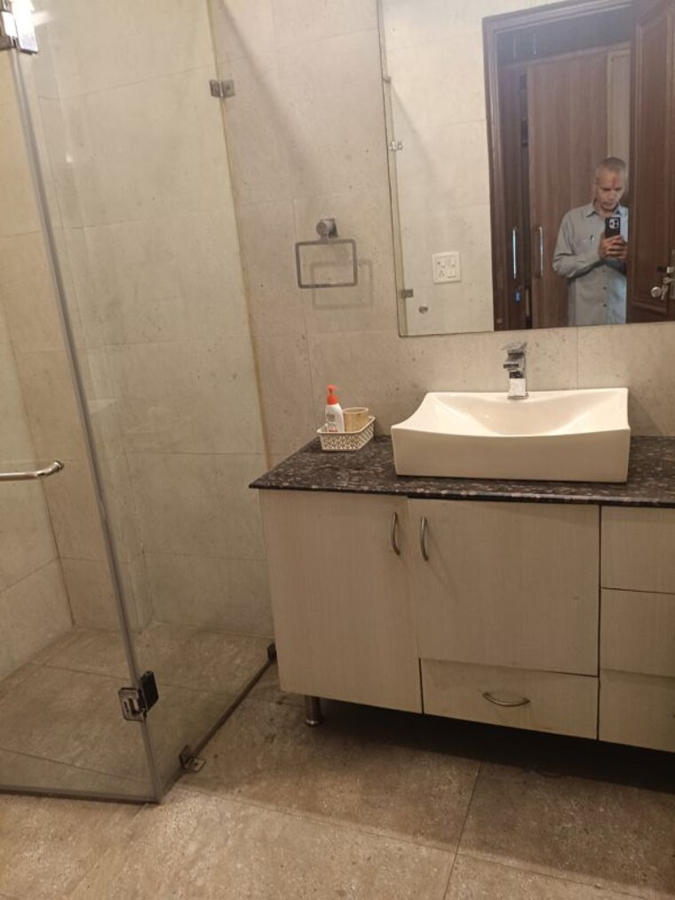 Bathroom, new friends colony 4 Bedroom 500 Sq.Yd. Builder Floor In New Friends Colony Delhi 10638337