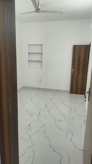 Room in 2 BHK Builder Floor at Janakpuri – for Rent