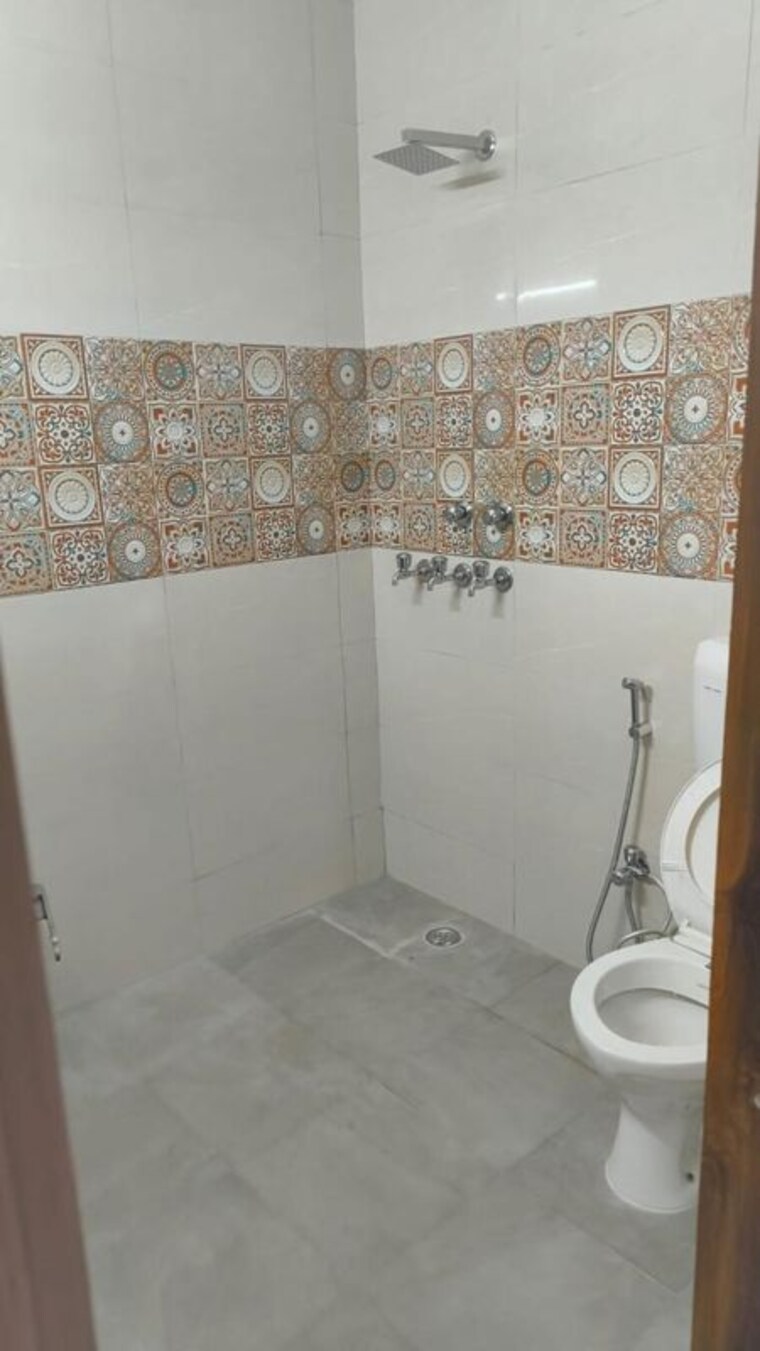 Bathroom, janakpuri 2 Bedroom 720 Sq.Ft. Builder Floor In Janakpuri Delhi 10638375