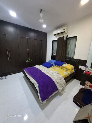 Bedroom in 1 BHK Apartment at Versova – for Rent