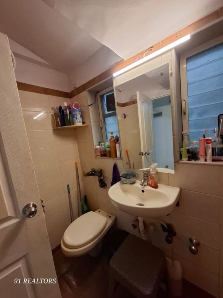 Bathroom, versova 1 Bedroom 500 Sq.Ft. Apartment In Versova Mumbai 10638318