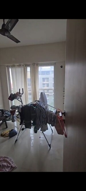 Room in 2 BHK Apartment at Prabhadevi – for Rent