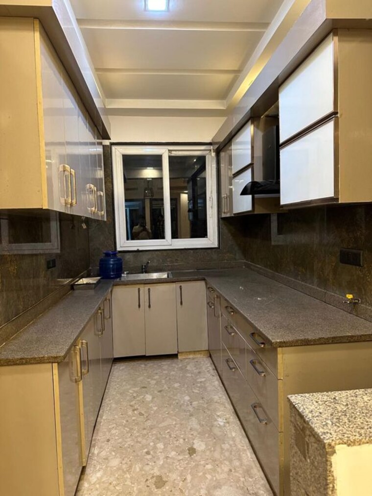 Kitchen, emaar-emerald-hills-phase-2 3 Bedroom 1750 Sq.Ft. Apartment In Sector 65 Gurgaon 10638415