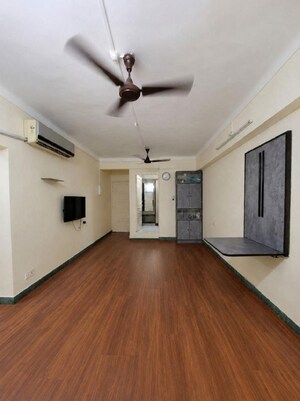 Room in 1.5 BHK Apartment at Santacruz West – for Rent