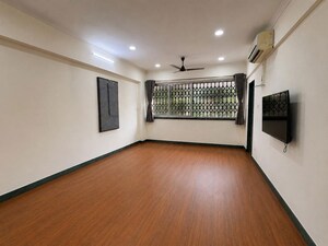 1.5 BHK Apartment For Rent in Santacruz West