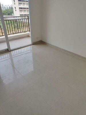 Room in 2.5 BHK Builder Floor at Smart World Orchard, Sector 61 – for Rent