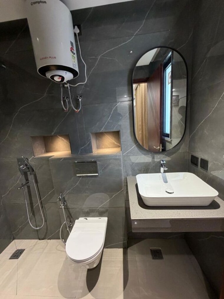 Team Area, dlf phase ii 5 Bedroom 4610 Sq.Ft. Builder Floor In Dlf Phase ii Gurgaon 10638494