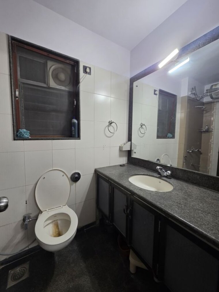 Bathroom, kalpataru-tarangan-shravan 2 Bedroom 805 Sq.Ft. Apartment In Samata Nagar Thane 10638503
