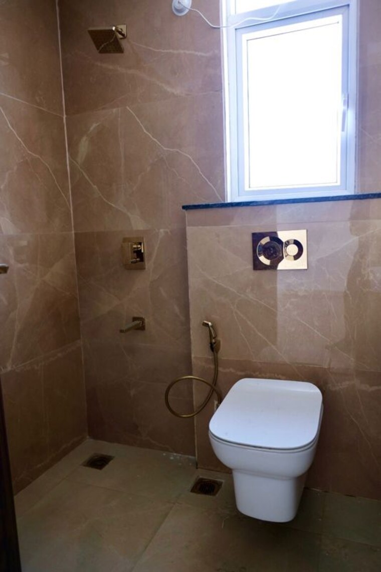 Bathroom, smart-world-orchard 3 Bedroom 1625 Sq.Ft. Apartment In Sector 61 Gurgaon 10638497