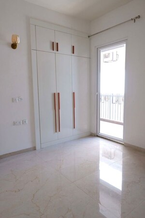 Room in 3 BHK Apartment at Smart World Orchard, Sector 61 – for Rent