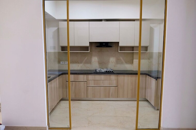 Bathroom, smart-world-orchard 3 Bedroom 1625 Sq.Ft. Apartment In Sector 61 Gurgaon 10638497