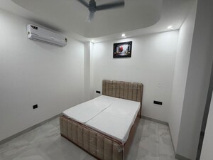 Team Area in 4 BHK Builder Floor at Dlf Phase ii – for Rent