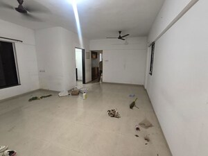 Room in 3 BHK Apartment at Kalpataru Estate Phase 2 Building 5 And 6 Society, Pimple Gurav – for Rent
