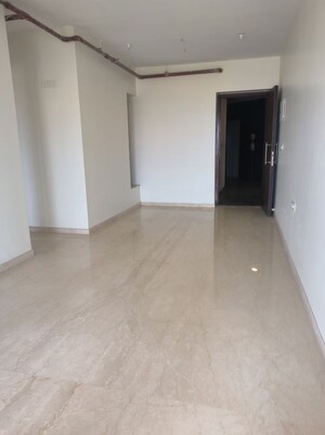 Room in 2 BHK Apartment at Kalpataru Paramount, Kapur Bawdi – for Rent