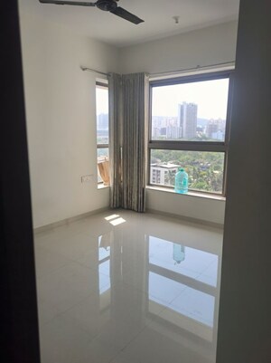 Room in 2 BHK Apartment at Kalpataru Paramount, Kapur Bawdi – for Rent