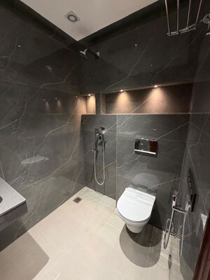 Bathroom in 4 BHK Builder Floor at DLF Gateway Tower, Dlf Phase ii – for Rent