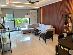 Team Area in 3 BHK Builder Floor at Dlf Phase ii – for Rent