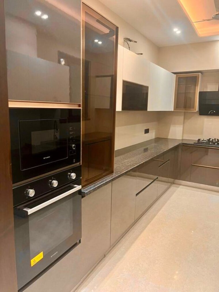 Kitchen, dlf phase ii 3 Bedroom 215 Sq.Yd. Builder Floor In Dlf Phase ii Gurgaon 10638591