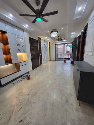 Kitchen in 2 BHK Builder Floor at Emaar MGF Metropolis, Dlf Phase ii – for Rent